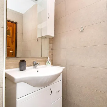 Adriaaticoo Zaton (Sibenik-Knin)